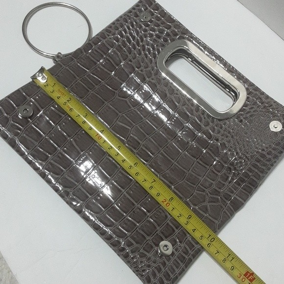 Women's Wristlet Ring Evening Essential With Snakeskin Pattern Foldable Purse - Picture 7 of 8